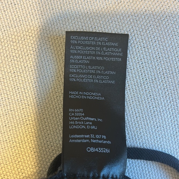 Urban Outfitters Crop top - Picture 6 of 6